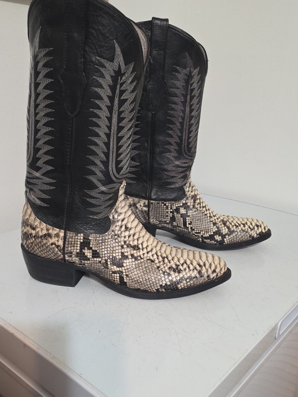 Men's Black & Cream Backcut Python Western Boots. 11D